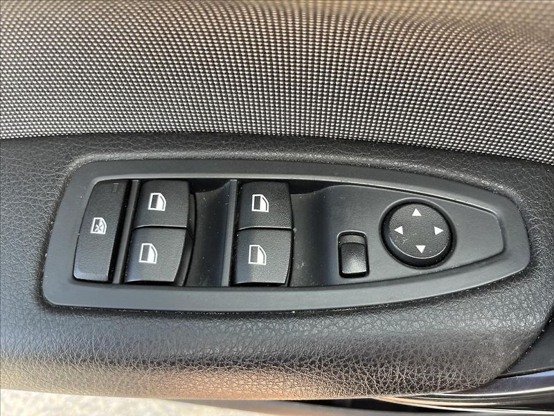 BMW Řada 1 2,0 120d AUTOMAT HARMAN NAVI - fotka 28 z 44