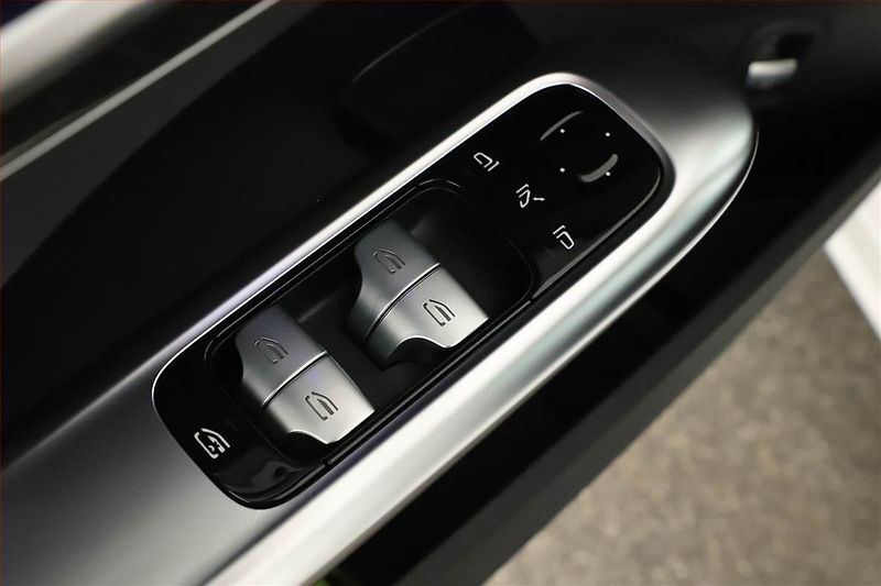Mercedes-Benz Třídy C (2023) C 200 d - fotka 9 z 21