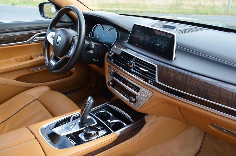 BMW Řada 7 (2017) 760Li ,6.6 /448kW,xDrive,V12 - fotka 27 z 31