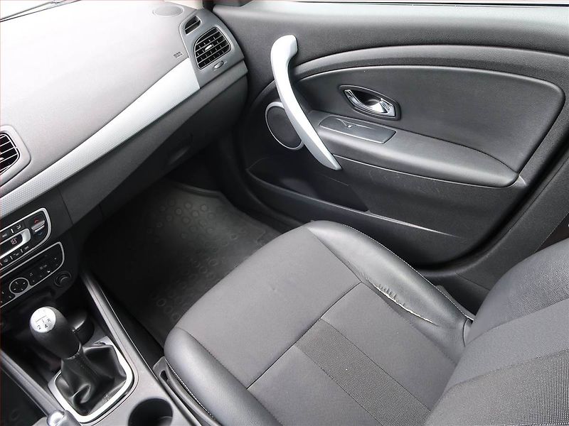 Renault Fluence (2012) 1.6 16V, po STK, servisované - fotka 8 z 17