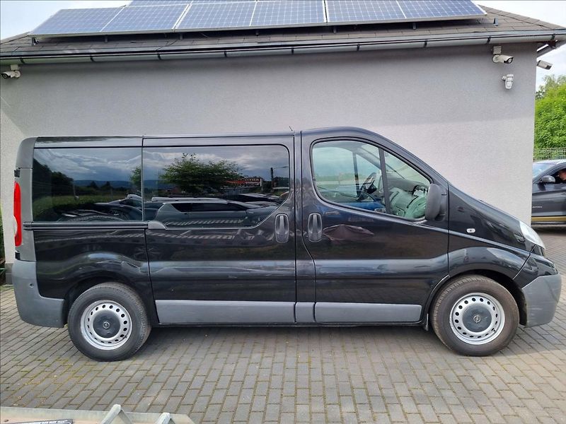 Opel Vivaro 2,5 DCi 8 Míst Webasto 2xKlima - fotka 8 z 31