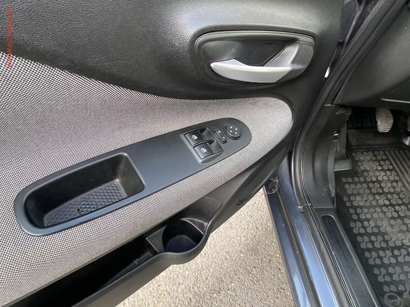 Fiat Punto Evo (2010) 1.2i, Klima - fotka 13 z 15