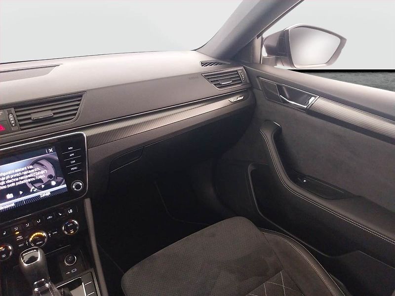 Škoda Superb (2023) Sportline 2.0 TDI - fotka 8 z 23