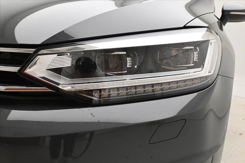Volkswagen Touran 2,0 TDI 110kW Active Záruka až - fotka 22 z 24