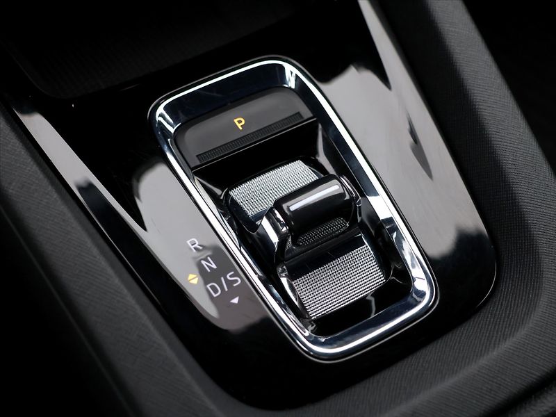 Škoda Octavia 2,0 TSI 180kW DSG CZ RS LED - fotka 23 z 31