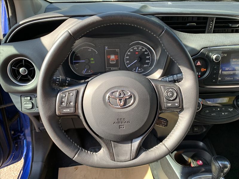 Toyota Yaris 1,5 HYBRID - fotka 9 z 20