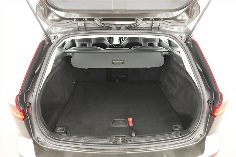 Volvo V60 (2020) D3 2.0, Kůže, Navi, Tempomat - fotka 11 z 16
