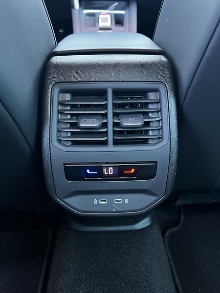 Seat Leon 2.0TDI DSG Style Kůže DPH 1Maj - fotka 22 z 24
