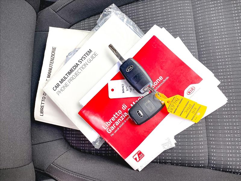 Kia Stonic 1,6 CRDi Aut.klima,Kamera - fotka 39 z 39