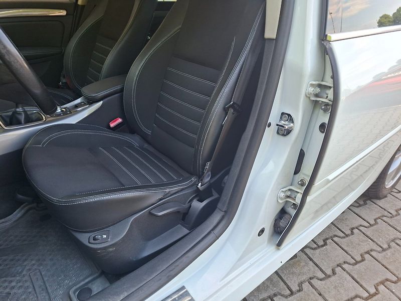 Renault Laguna (2013) 2.0dCi 110kW BLACK EDITION - fotka 19 z 38