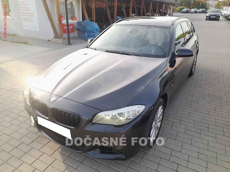 BMW Řada 5 (2011) 530d, AT - fotka 1 z 3
