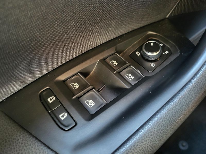 Volkswagen Touareg 3.0 V6 TDi DSG 4MOTION - fotka 17 z 46
