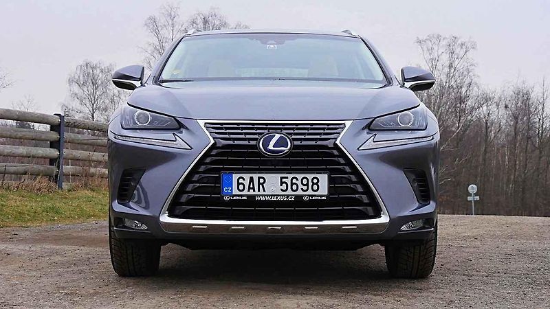 Lexus NX 300h.