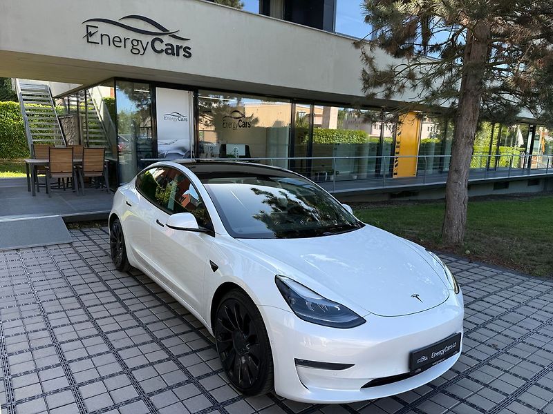 Tesla Model 3 Performance 82 kWh - fotka 37 z 37