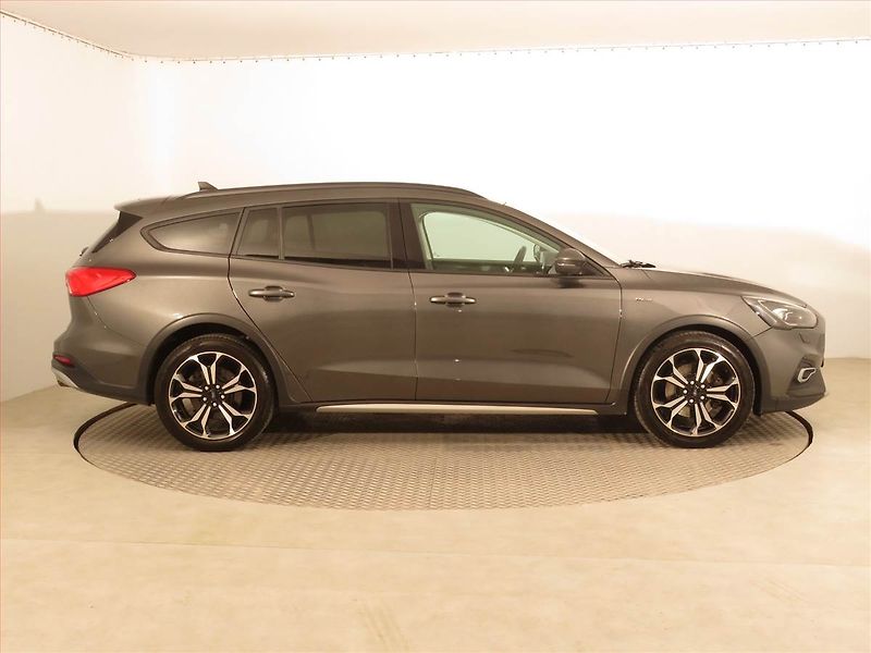 Ford Focus (2019) Active 2.0 EcoBlue, Automat - fotka 6 z 18