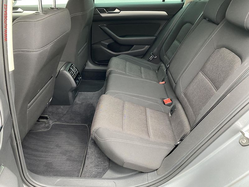 Volkswagen Passat (2018) 2.0 TDi, Comfortline, DSG - fotka 11 z 18