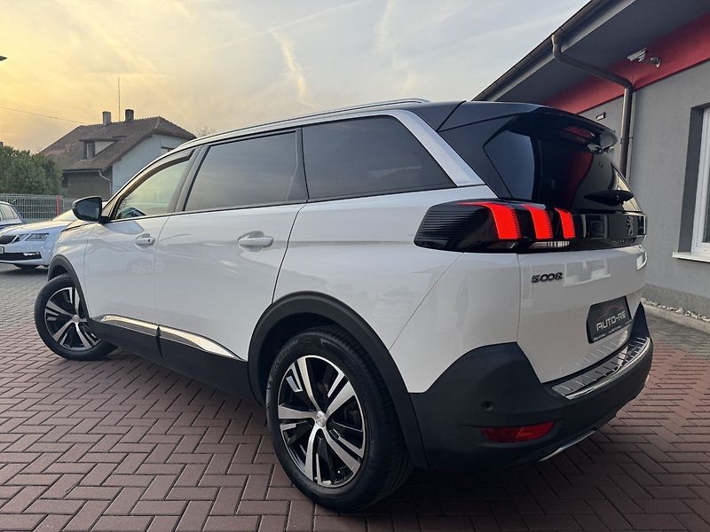 Peugeot 5008 (2020) 1.5 BlueHDi GT-Line LED Kamera - fotka 3 z 50
