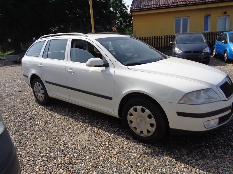 Škoda Octavia 1,6 MPI - fotka 15 z 15