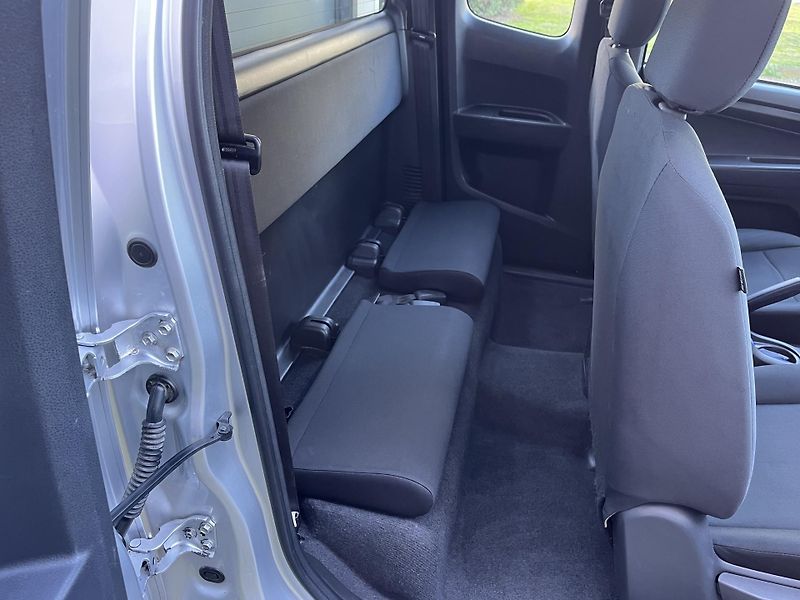 Isuzu D-Max 2,5 TD 4WD 3-stranná sklopka  - fotka 18 z 28