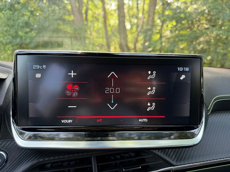 Peugeot 2008 (2020) GT LINE,130 koní, Automat 8st. - fotka 16 z 23