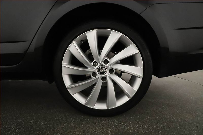 Škoda Octavia (2017) Laurin&Klement 2.0 TDI, Kůže - fotka 20 z 20