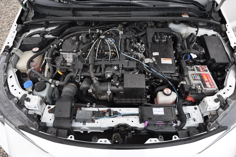 Toyota Corolla 1.8 Hybrid KOMBI LPG - fotka 9 z 13