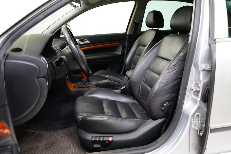 Škoda Superb - fotka 11 z 25