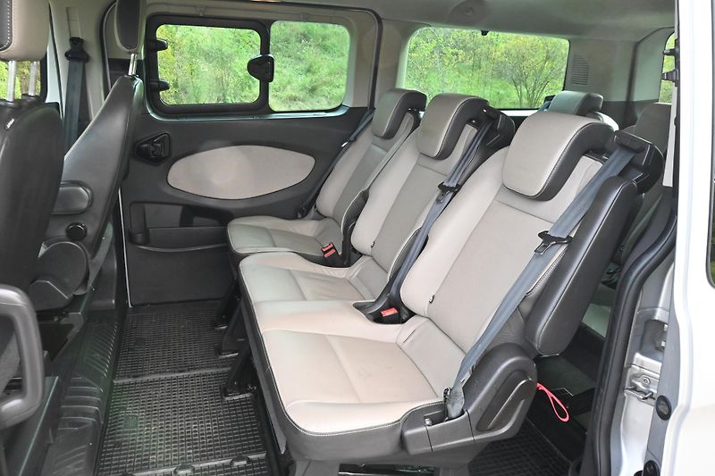 Ford Tourneo Custom (2015) - fotka 12 z 20