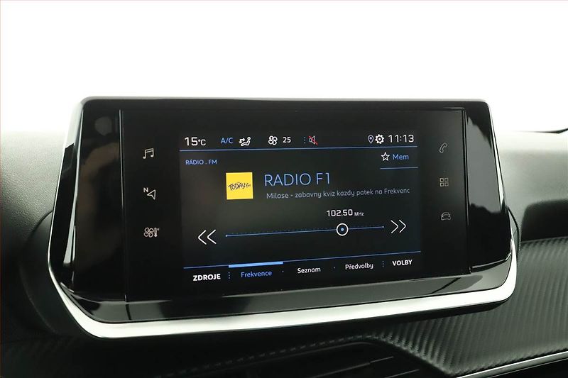 Peugeot 2008 (2021) 1.2 PureTech, Tempomat - fotka 12 z 14