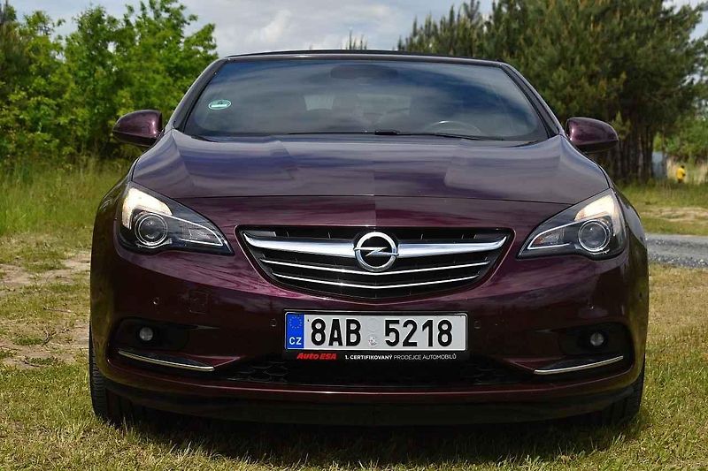 Opel Cascada se hodí třeba na výjižďky k vodě.