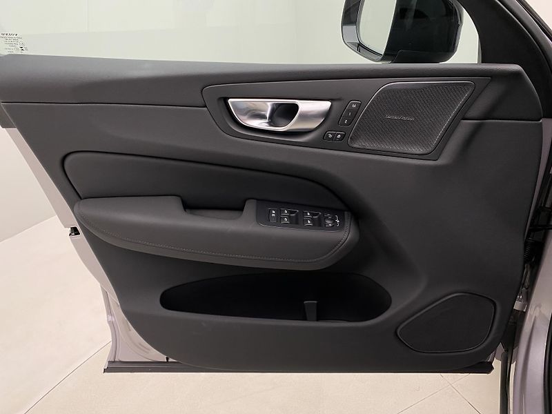 Volvo XC60 B5 AWD DARK PLUS AUT CZ - fotka 7 z 61