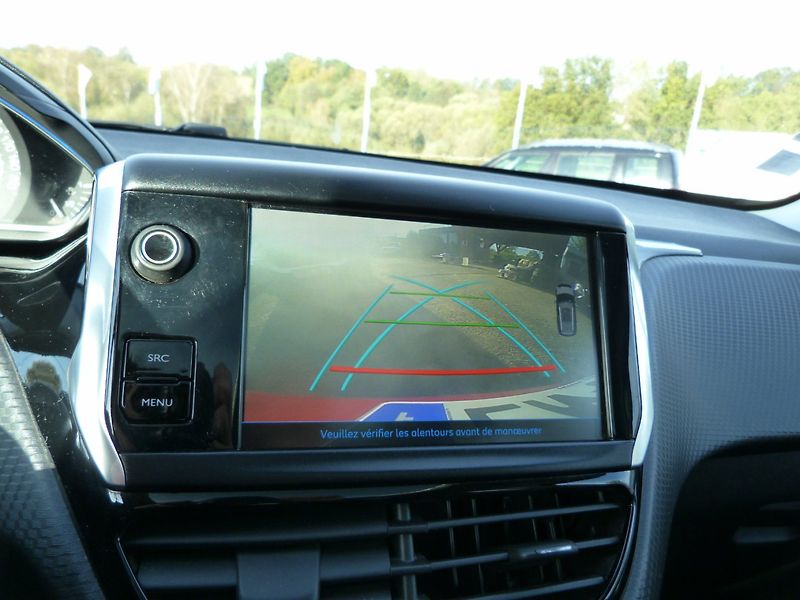 Peugeot 2008 1.2 PureTech Crossway 81 kw - fotka 19 z 20
