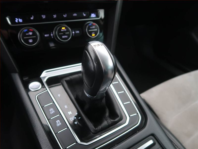 Volkswagen Passat (2015) 2.0 TDI, Automat, Serv.kniha - fotka 13 z 17