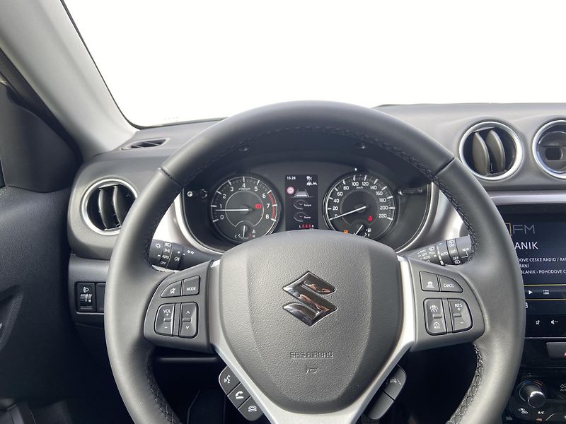 Suzuki Vitara 1.4 BoosterJet 81kW Premium - fotka 15 z 20