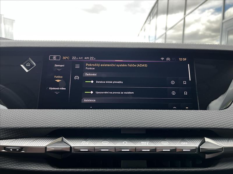 DS Automobiles DS4 1,5 BlueHDi 130k Trocadero  Ds - fotka 13 z 26