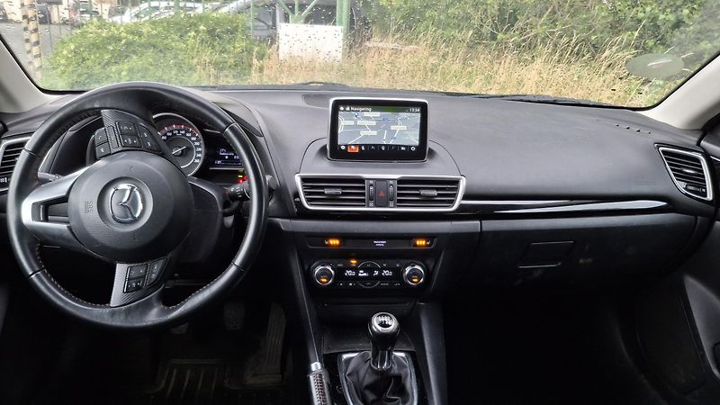 Mazda 3 1.5 74kw krásná 1. majitel - fotka 9 z 30
