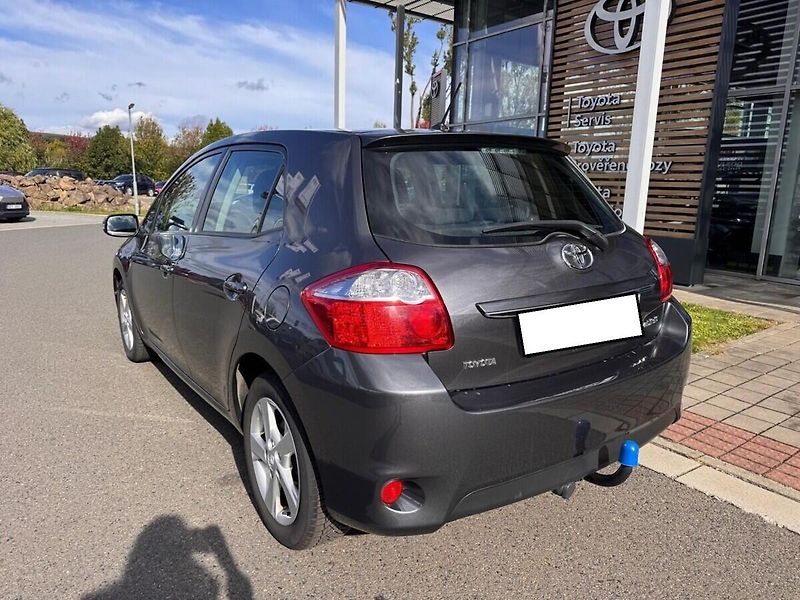 Toyota Auris 1.6 - fotka 6 z 13