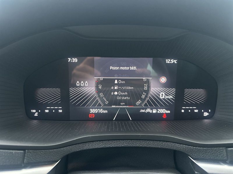 Škoda Karoq (2024) 2.0 TDI Selection Drive - fotka 7 z 34