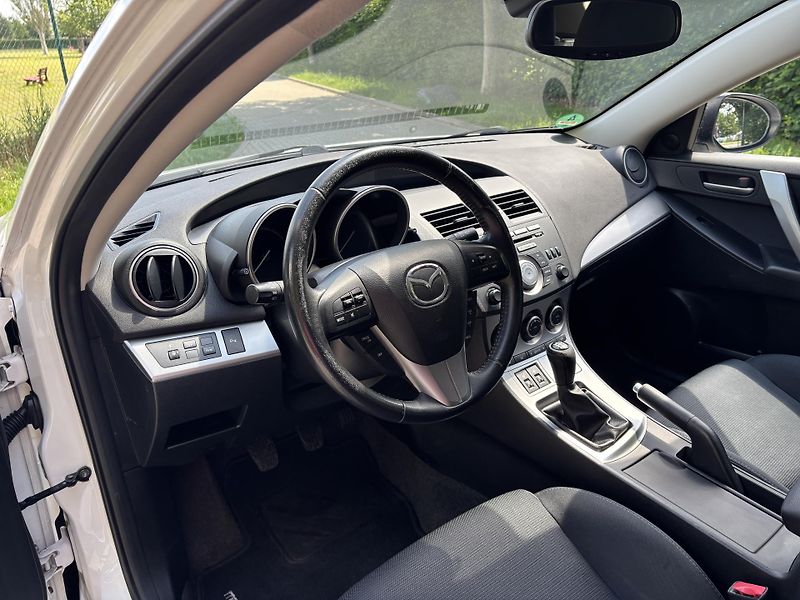 Mazda 3 1.6 Active Plus - fotka 25 z 30