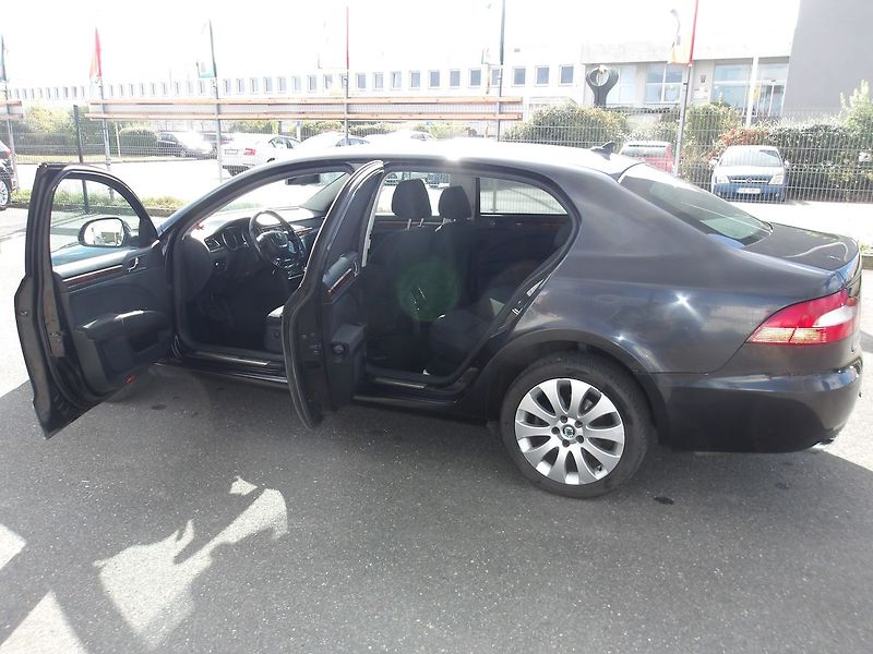 Škoda Superb 2,0TDi 103kW DSG ! ČR ! 2.MAJ. - fotka 13 z 45