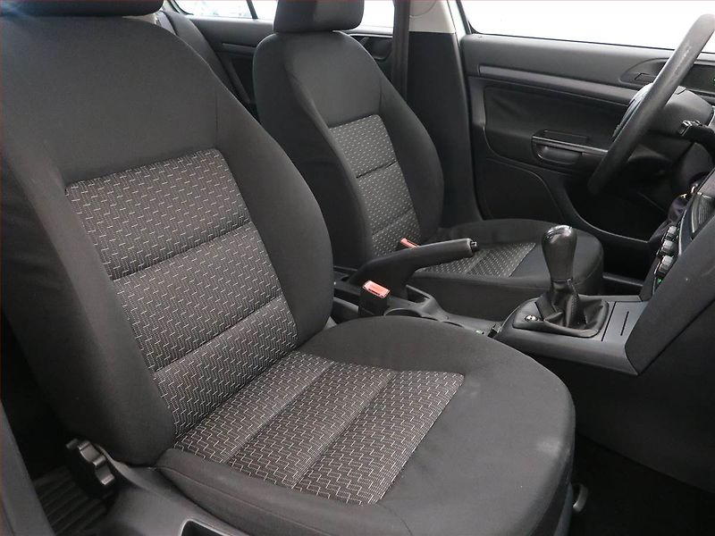 Škoda Octavia (2012) 1.6, nová STK, jezdí výborně - fotka 9 z 12