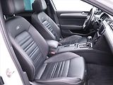 Volkswagen Passat 2,0 TSI 206kW R-line Highline - náhled 14