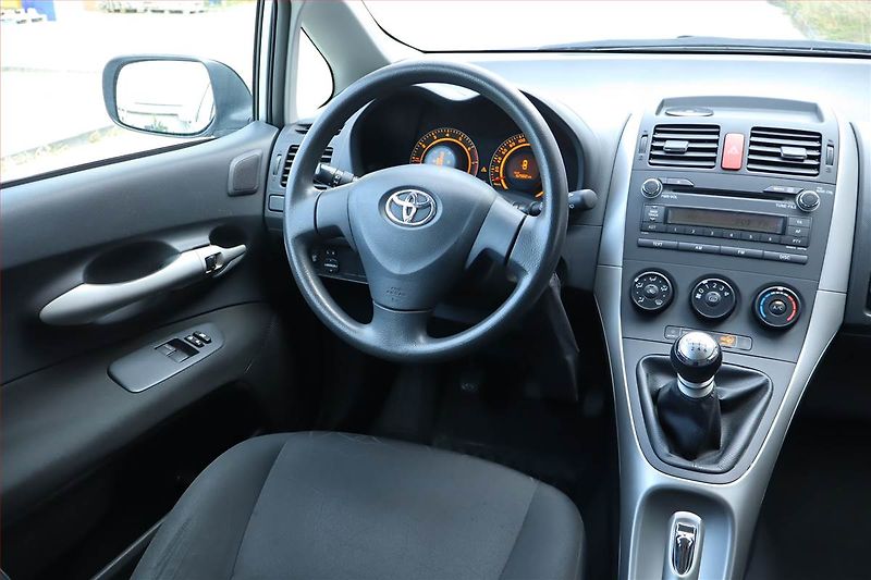 Toyota Auris (2009) 1.3 Dual VVT-i, Serv.kniha - fotka 7 z 19