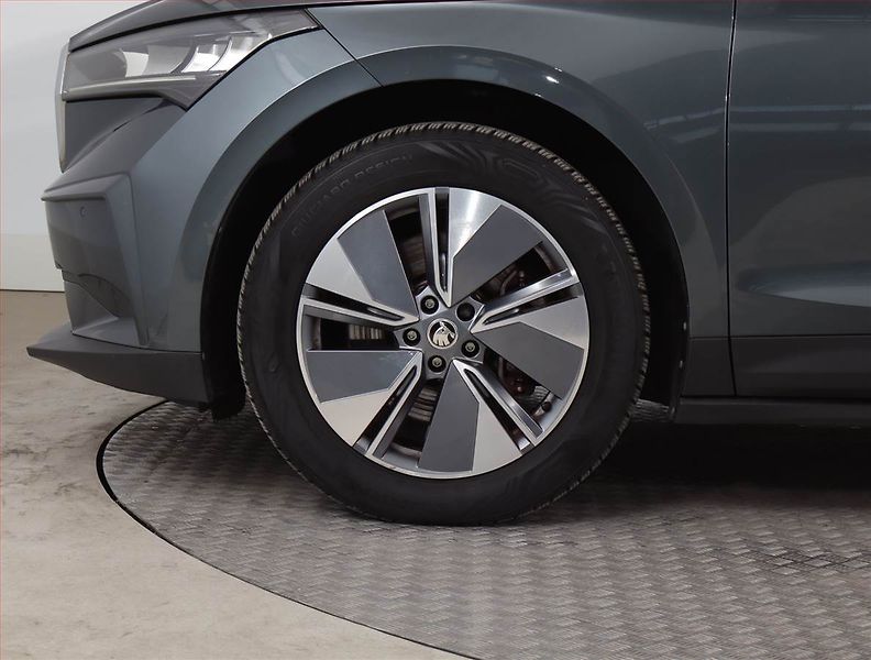 Škoda Enyaq (2021) Suite iV 80 (82 kWh), SoH 93% - fotka 15 z 23
