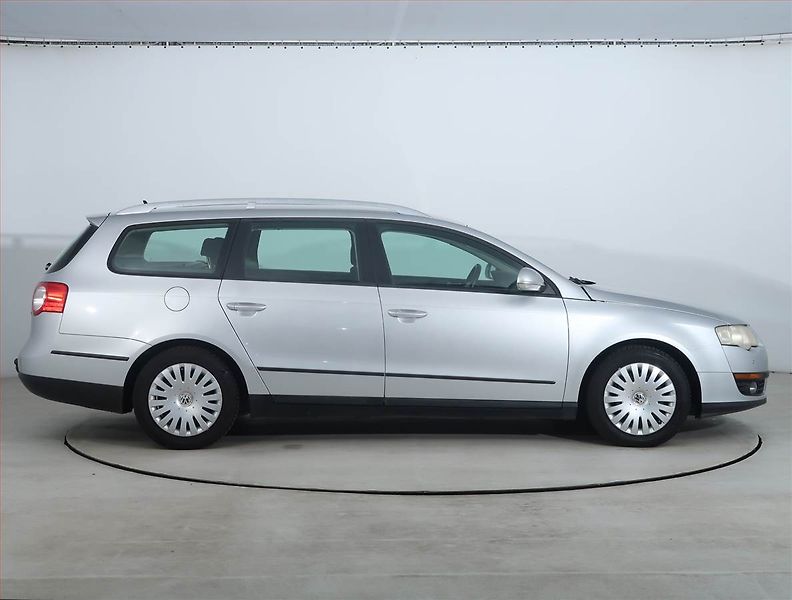 Volkswagen Passat (2005) 2.0 TDI, Tažné - fotka 6 z 16