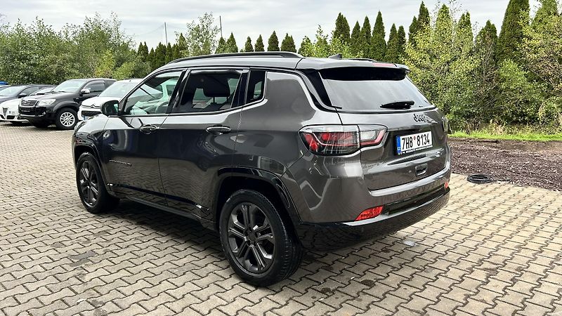 Jeep Compass 1.3T 150k 80.Annivesary - fotka 4 z 13
