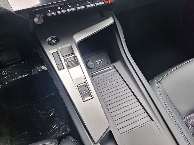 Peugeot 308 (2025) SW ALLURE 1.BHDi 130k EAT8 - fotka 17 z 18