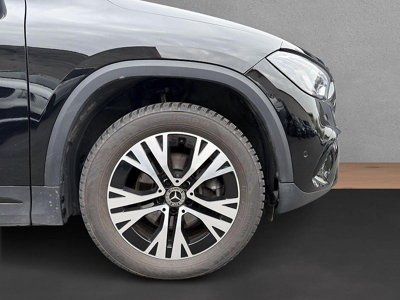 Mercedes-Benz GLA 200d 4MATIC - fotka 14 z 16