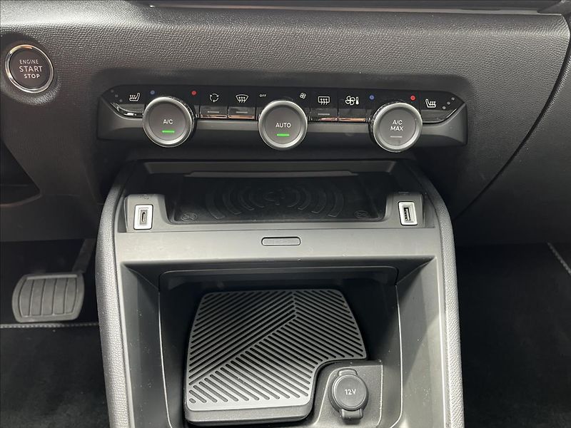 Citroën C4 1,2   MAX EAT8 - fotka 10 z 23