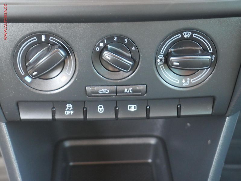 Škoda Rapid (2014) 1.6 TDi, ČR, AC, tažné - fotka 12 z 15